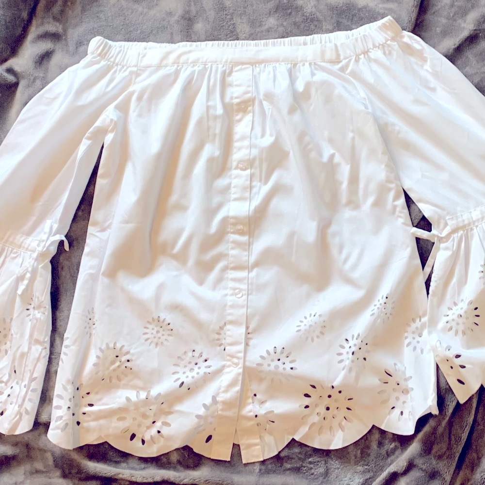 NWOT White Off-Shoulder Bell Sleeve Shirt Size 8 - Picture 3 of 7